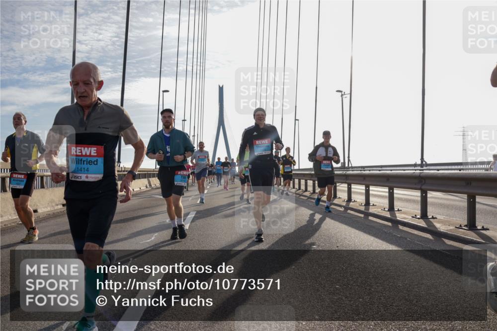 03.10.2026 - Köhlbrandbrückenlauf Yannick Fuchs http://msf.ph/oto/10773571 03.10.2026 09:32:20 Position 1 1414 meine-sportfotos.de