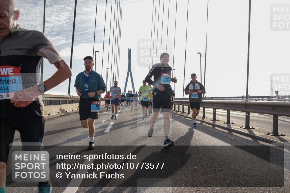 03.10.2026 - Köhlbrandbrückenlauf Yannick Fuchs http://msf.ph/oto/10773577 03.10.2026 09:32:20 Position 1 414, 3119, 1113 meine-sportfotos.de