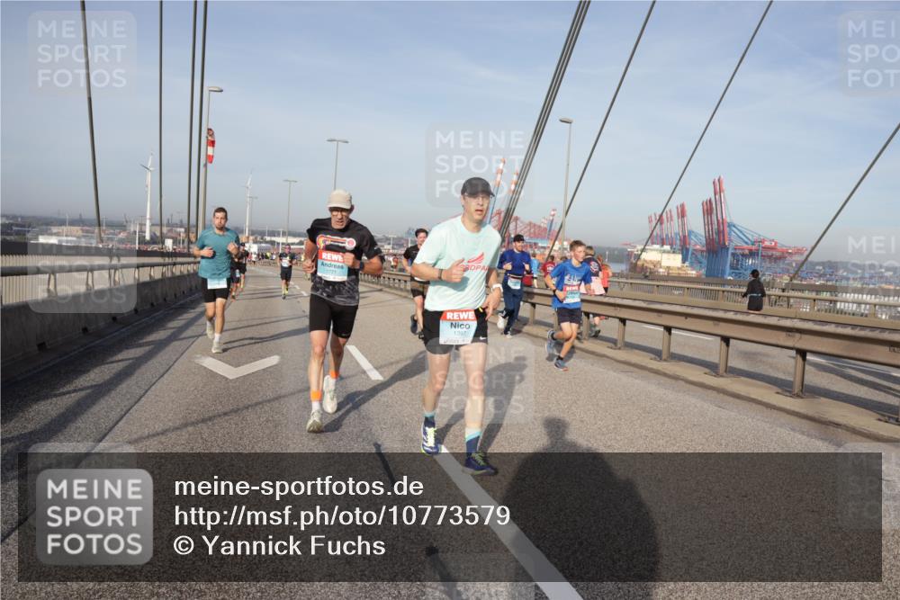 03.10.2026 - Köhlbrandbrückenlauf Yannick Fuchs http://msf.ph/oto/10773579 03.10.2026 09:36:40 Position 2 38, 1397 meine-sportfotos.de