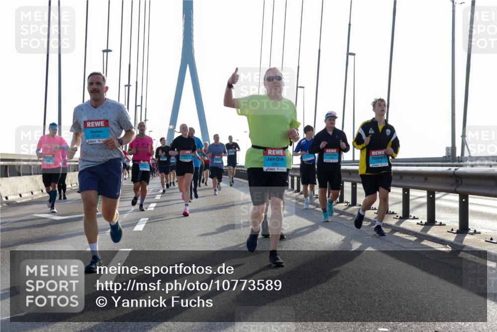 03.10.2026 - Köhlbrandbrückenlauf Yannick Fuchs http://msf.ph/oto/10773589 03.10.2026 09:32:21 Position 1 3744, 2461 meine-sportfotos.de