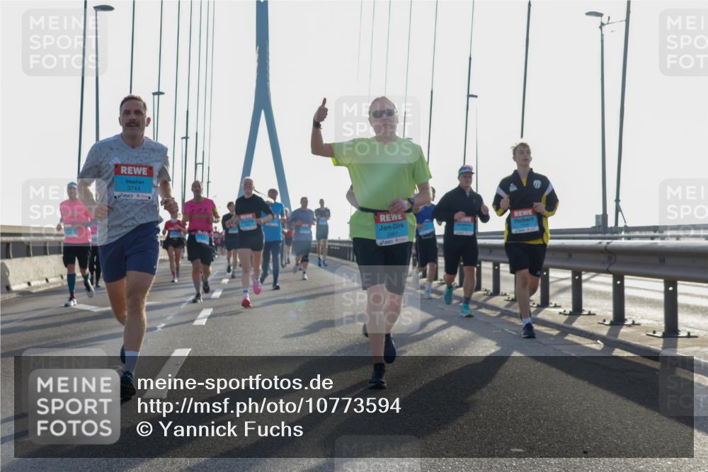 03.10.2026 - Köhlbrandbrückenlauf Yannick Fuchs http://msf.ph/oto/10773594 03.10.2026 09:32:21 Position 1 3744, 2461 meine-sportfotos.de