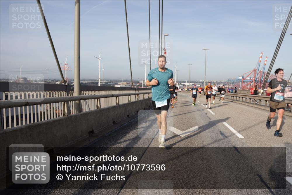 03.10.2026 - Köhlbrandbrückenlauf Yannick Fuchs http://msf.ph/oto/10773596 03.10.2026 09:36:41 Position 2 1421 meine-sportfotos.de
