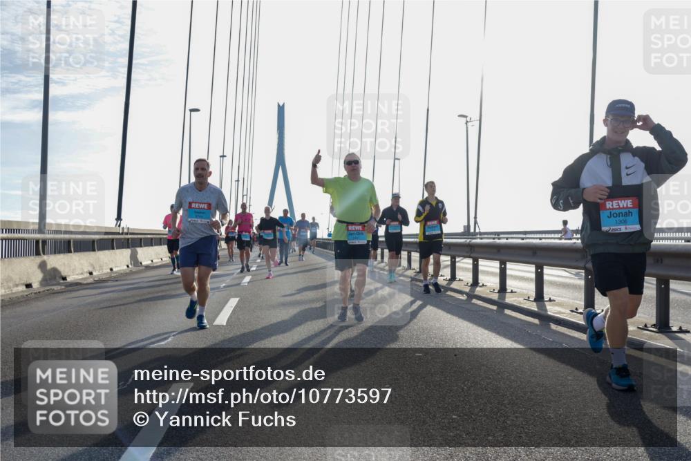 03.10.2026 - Köhlbrandbrückenlauf Yannick Fuchs http://msf.ph/oto/10773597 03.10.2026 09:32:21 Position 1 1306 meine-sportfotos.de