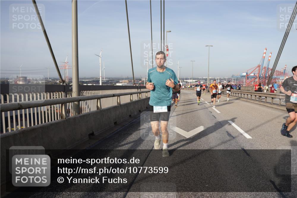03.10.2026 - Köhlbrandbrückenlauf Yannick Fuchs http://msf.ph/oto/10773599 03.10.2026 09:36:42 Position 2 2347, 1421 meine-sportfotos.de