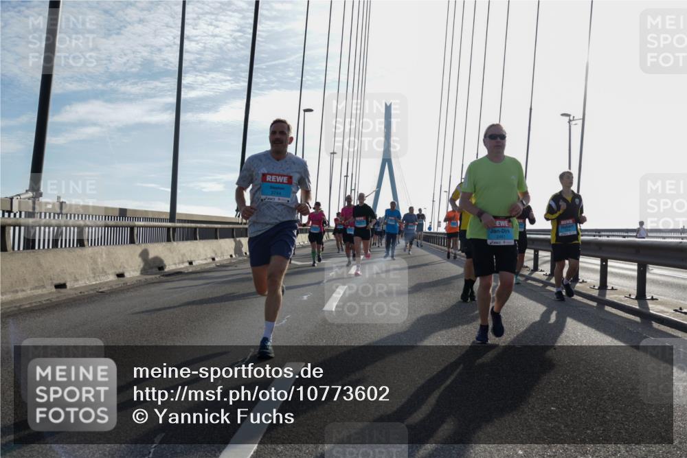 03.10.2026 - Köhlbrandbrückenlauf Yannick Fuchs http://msf.ph/oto/10773602 03.10.2026 09:32:22 Position 1 3744, 2461 meine-sportfotos.de