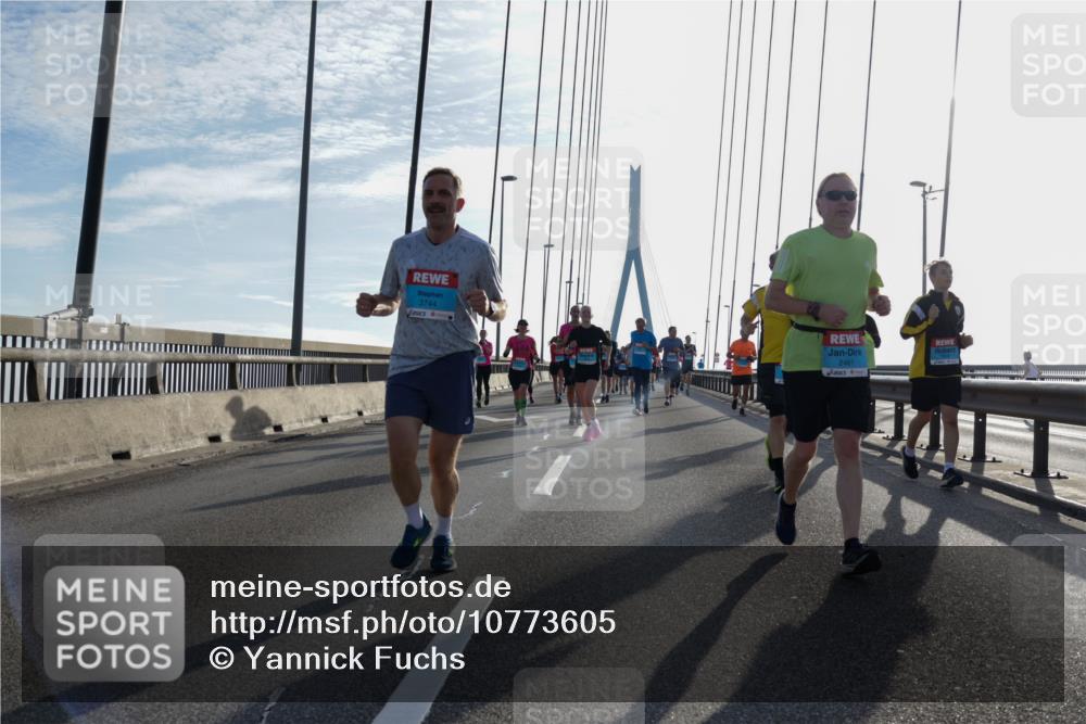 03.10.2026 - Köhlbrandbrückenlauf Yannick Fuchs http://msf.ph/oto/10773605 03.10.2026 09:32:22 Position 1 3744, 2461 meine-sportfotos.de