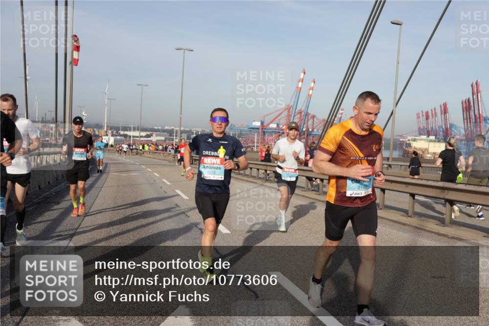 03.10.2026 - Köhlbrandbrückenlauf Yannick Fuchs http://msf.ph/oto/10773606 03.10.2026 09:36:44 Position 2 46, 2672, 2140 meine-sportfotos.de