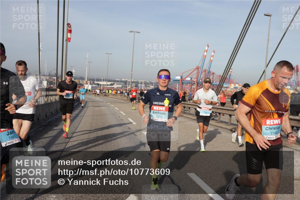 03.10.2026 - Köhlbrandbrückenlauf Yannick Fuchs http://msf.ph/oto/10773609 03.10.2026 09:36:44 Position 2 1465, 2672, 2140 meine-sportfotos.de