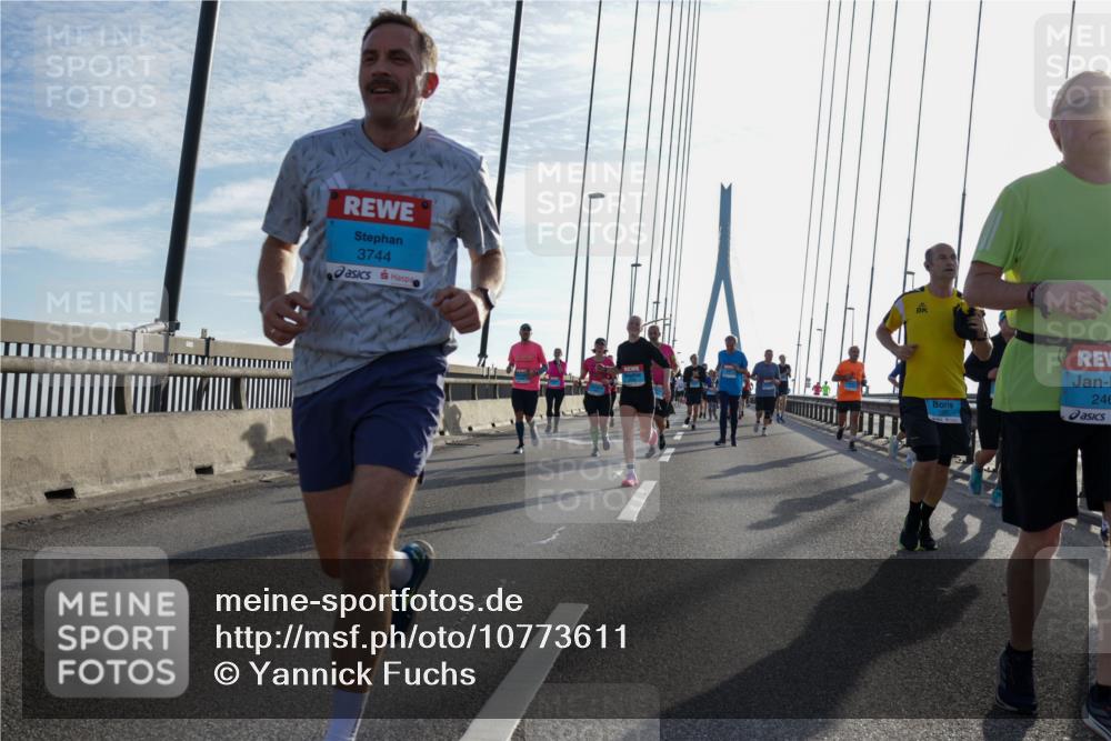03.10.2026 - Köhlbrandbrückenlauf Yannick Fuchs http://msf.ph/oto/10773611 03.10.2026 09:32:23 Position 1 3744, 246 meine-sportfotos.de