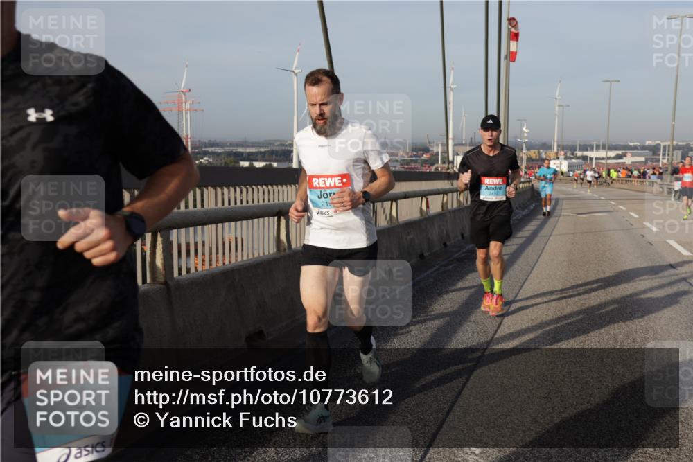 03.10.2026 - Köhlbrandbrückenlauf Yannick Fuchs http://msf.ph/oto/10773612 03.10.2026 09:36:45 Position 2 1465, 219, 2410 meine-sportfotos.de