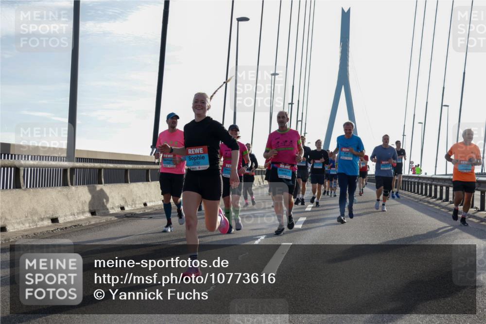 03.10.2026 - Köhlbrandbrückenlauf Yannick Fuchs http://msf.ph/oto/10773616 03.10.2026 09:32:24 Position 1 3292, 1999 meine-sportfotos.de
