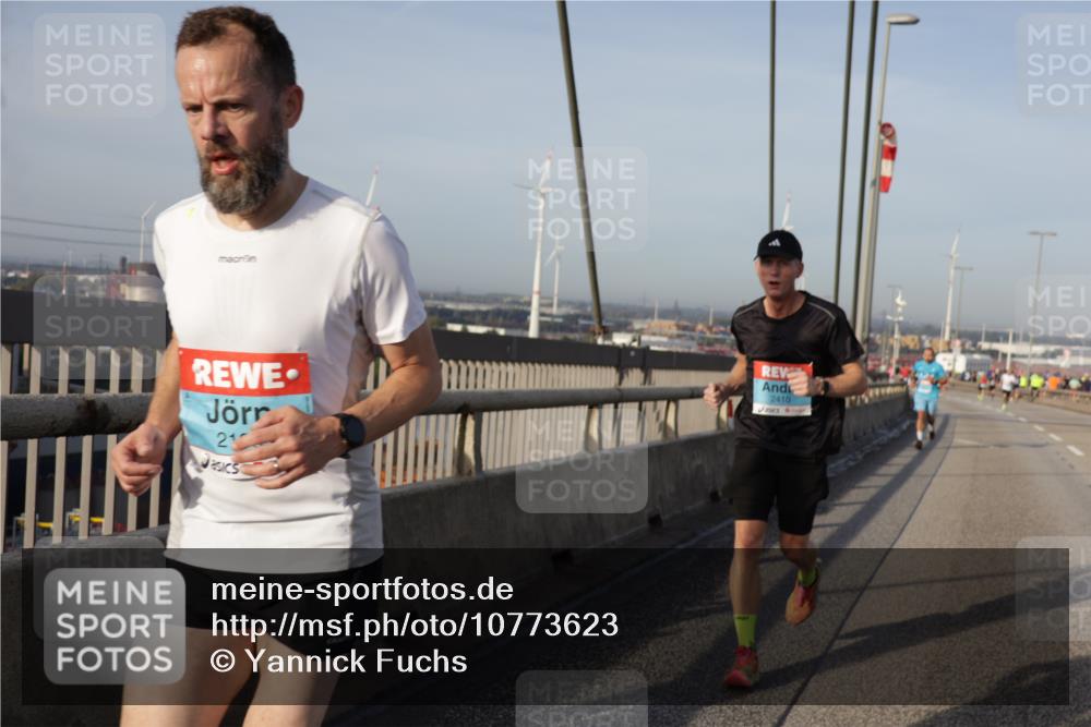 03.10.2026 - Köhlbrandbrückenlauf Yannick Fuchs http://msf.ph/oto/10773623 03.10.2026 09:36:45 Position 2 21, 2410 meine-sportfotos.de