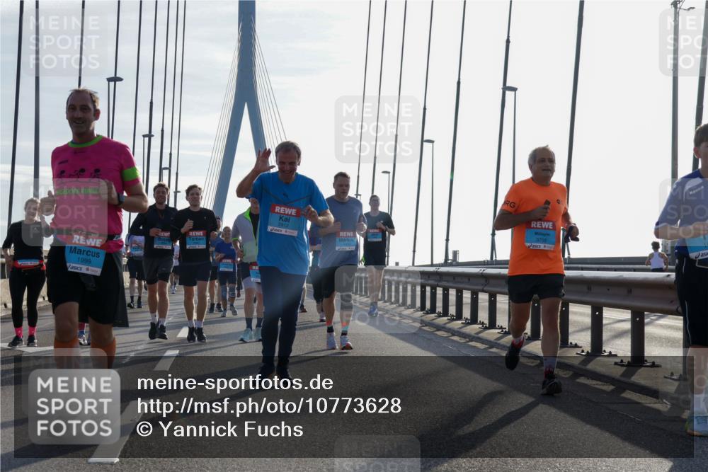 03.10.2026 - Köhlbrandbrückenlauf Yannick Fuchs http://msf.ph/oto/10773628 03.10.2026 09:32:25 Position 1 1999, 2912, 3755 meine-sportfotos.de