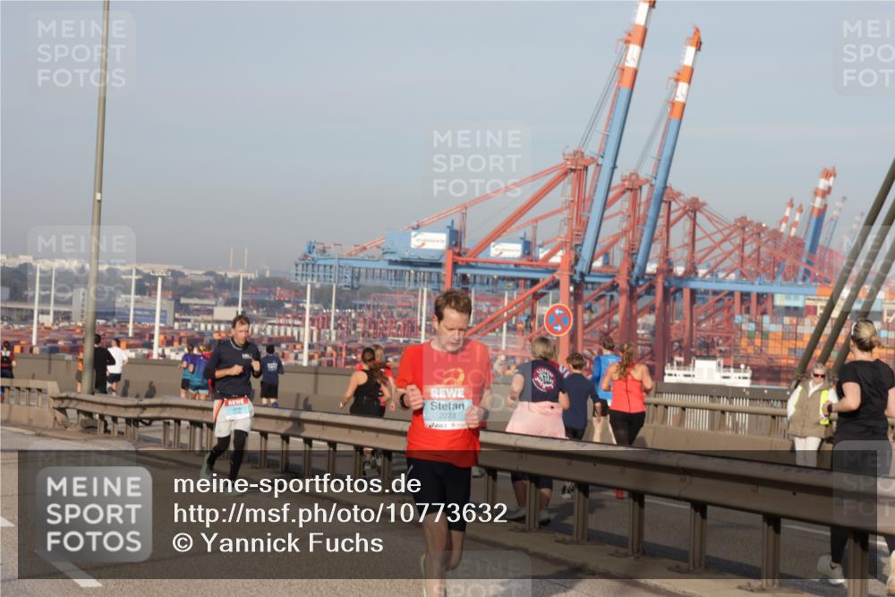 03.10.2026 - Köhlbrandbrückenlauf Yannick Fuchs http://msf.ph/oto/10773632 03.10.2026 09:36:48 Position 2 2223 meine-sportfotos.de