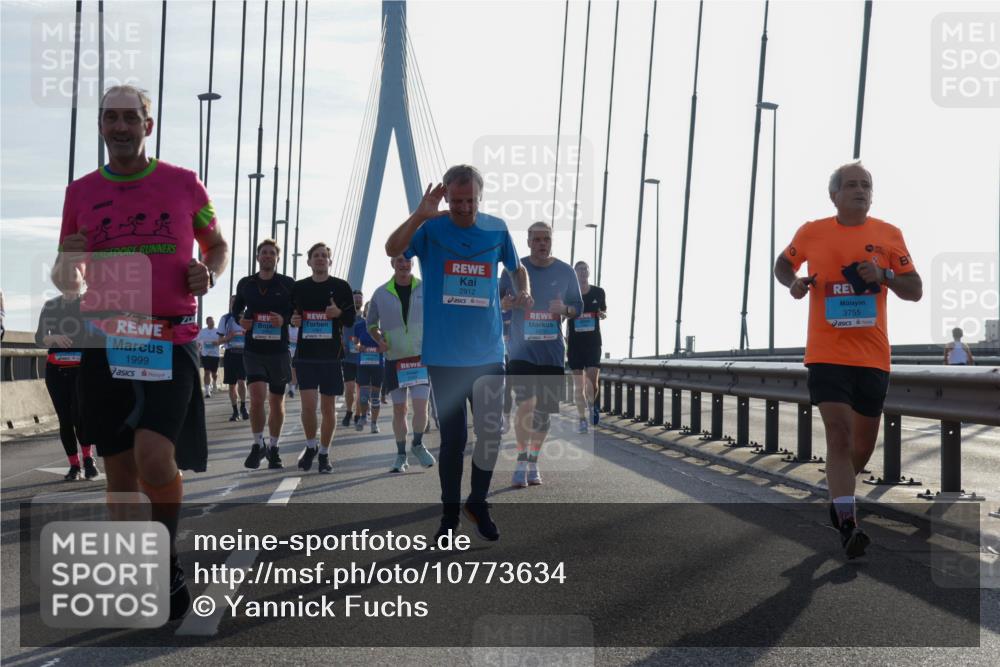 03.10.2026 - Köhlbrandbrückenlauf Yannick Fuchs http://msf.ph/oto/10773634 03.10.2026 09:32:25 Position 1 1999, 2912, 3755 meine-sportfotos.de