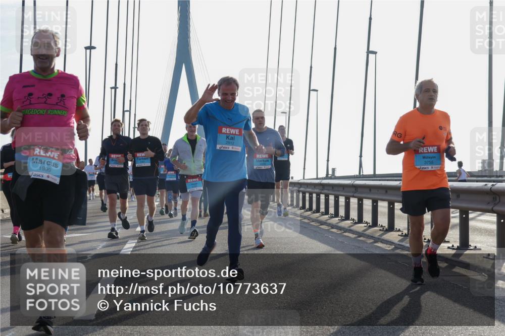 03.10.2026 - Köhlbrandbrückenlauf Yannick Fuchs http://msf.ph/oto/10773637 03.10.2026 09:32:25 Position 1 1999, 2912, 3755 meine-sportfotos.de