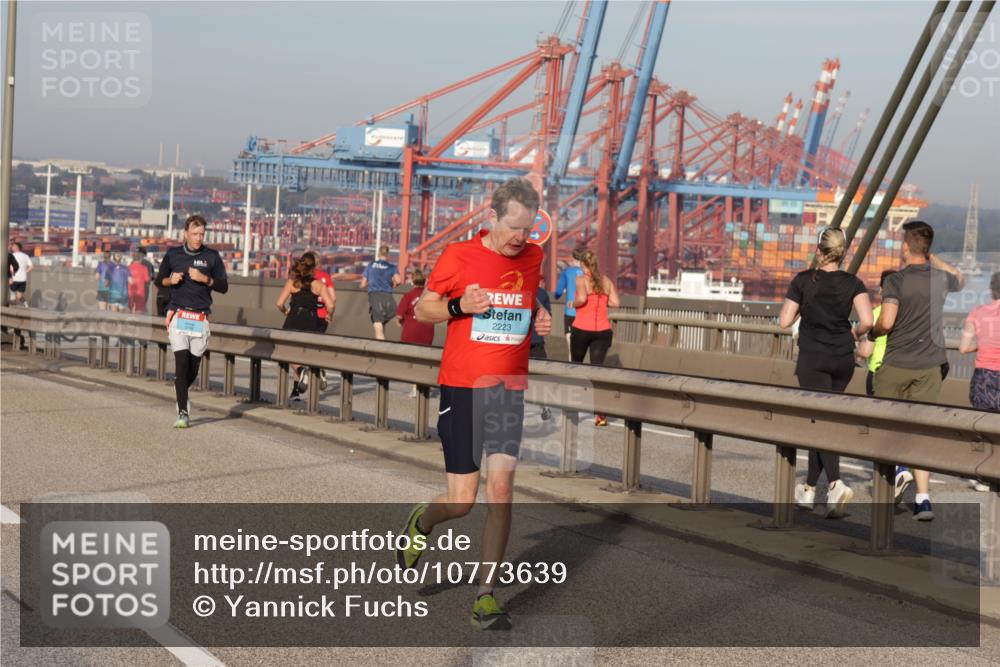 03.10.2026 - Köhlbrandbrückenlauf Yannick Fuchs http://msf.ph/oto/10773639 03.10.2026 09:36:48 Position 2 2223 meine-sportfotos.de