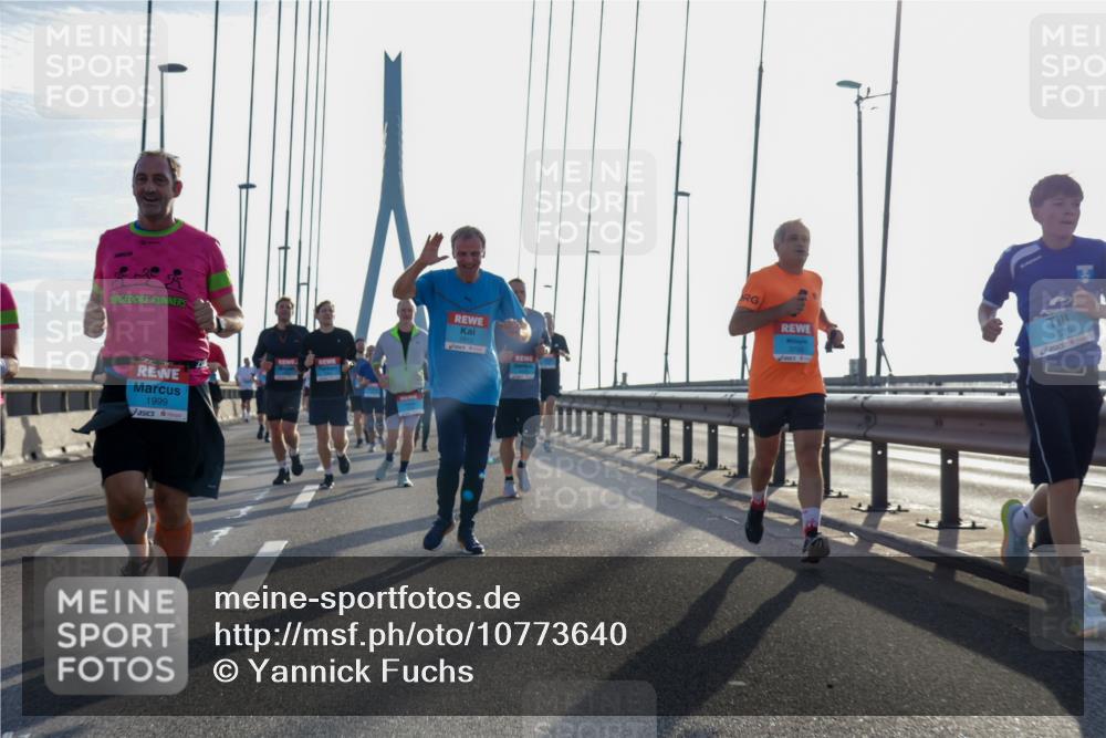 03.10.2026 - Köhlbrandbrückenlauf Yannick Fuchs http://msf.ph/oto/10773640 03.10.2026 09:32:25 Position 1 1999, 1679 meine-sportfotos.de