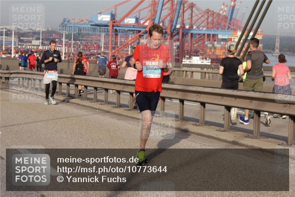 03.10.2026 - Köhlbrandbrückenlauf Yannick Fuchs http://msf.ph/oto/10773644 03.10.2026 09:36:48 Position 2 44, 2223 meine-sportfotos.de