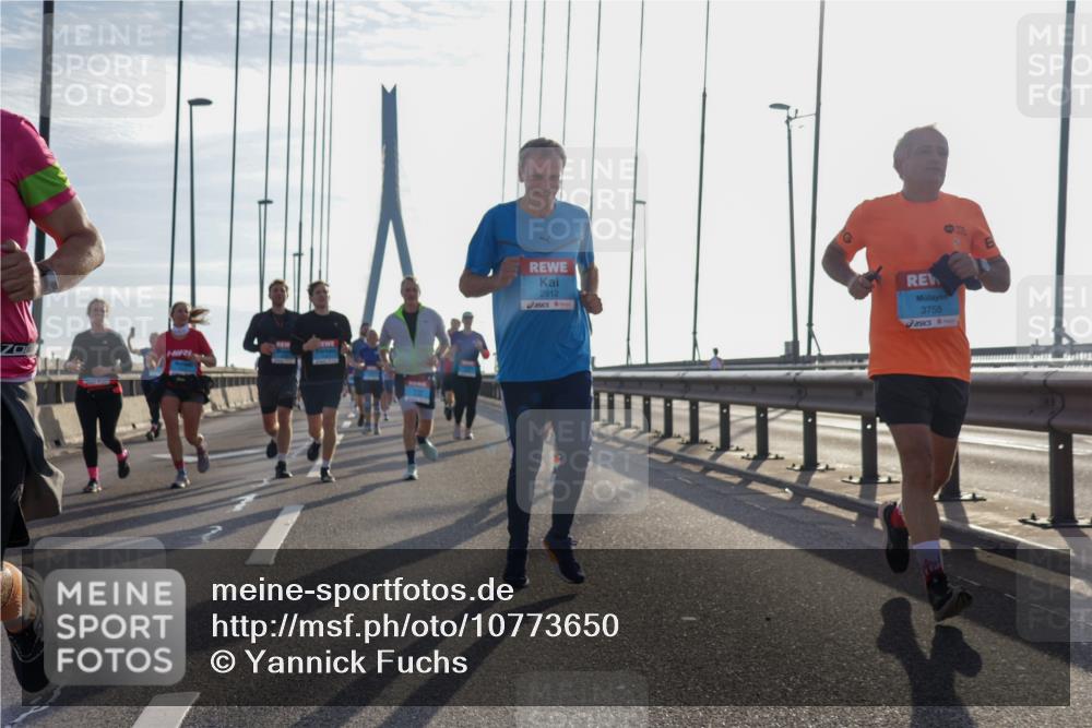 03.10.2026 - Köhlbrandbrückenlauf Yannick Fuchs http://msf.ph/oto/10773650 03.10.2026 09:32:26 Position 1 2912, 3755 meine-sportfotos.de