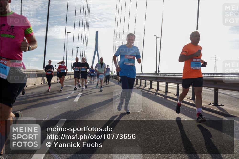 03.10.2026 - Köhlbrandbrückenlauf Yannick Fuchs http://msf.ph/oto/10773656 03.10.2026 09:32:27 Position 1 2912, 3755 meine-sportfotos.de