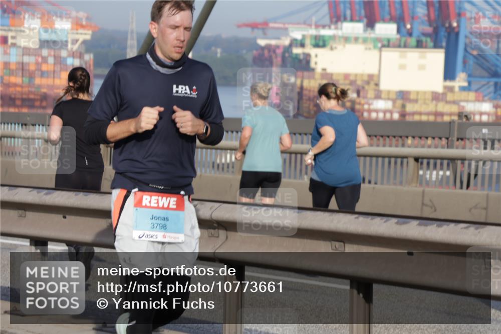 03.10.2026 - Köhlbrandbrückenlauf Yannick Fuchs http://msf.ph/oto/10773661 03.10.2026 09:36:52 Position 2 3798 meine-sportfotos.de