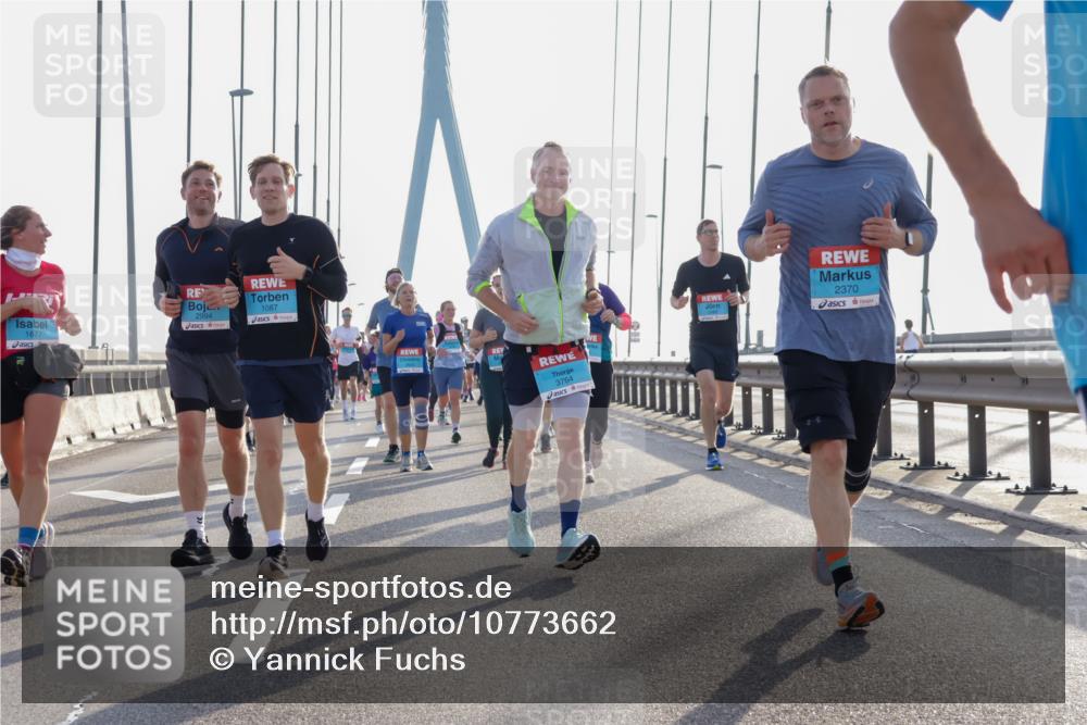 03.10.2026 - Köhlbrandbrückenlauf Yannick Fuchs http://msf.ph/oto/10773662 03.10.2026 09:32:27 Position 1 1677, 2994, 1087, 3764, 2370 meine-sportfotos.de