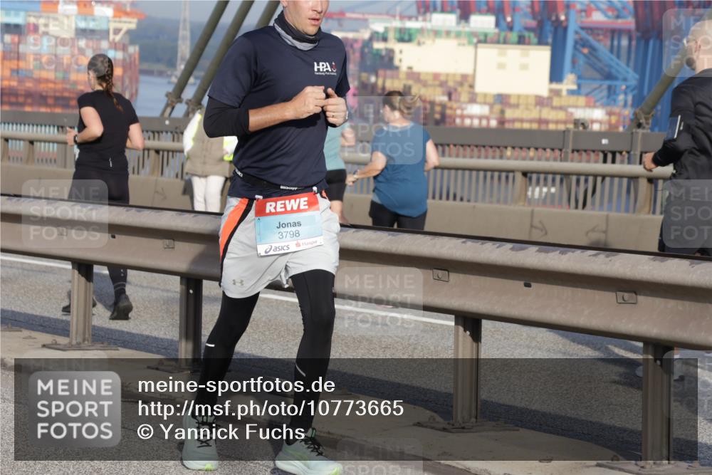 03.10.2026 - Köhlbrandbrückenlauf Yannick Fuchs http://msf.ph/oto/10773665 03.10.2026 09:36:52 Position 2 3798 meine-sportfotos.de