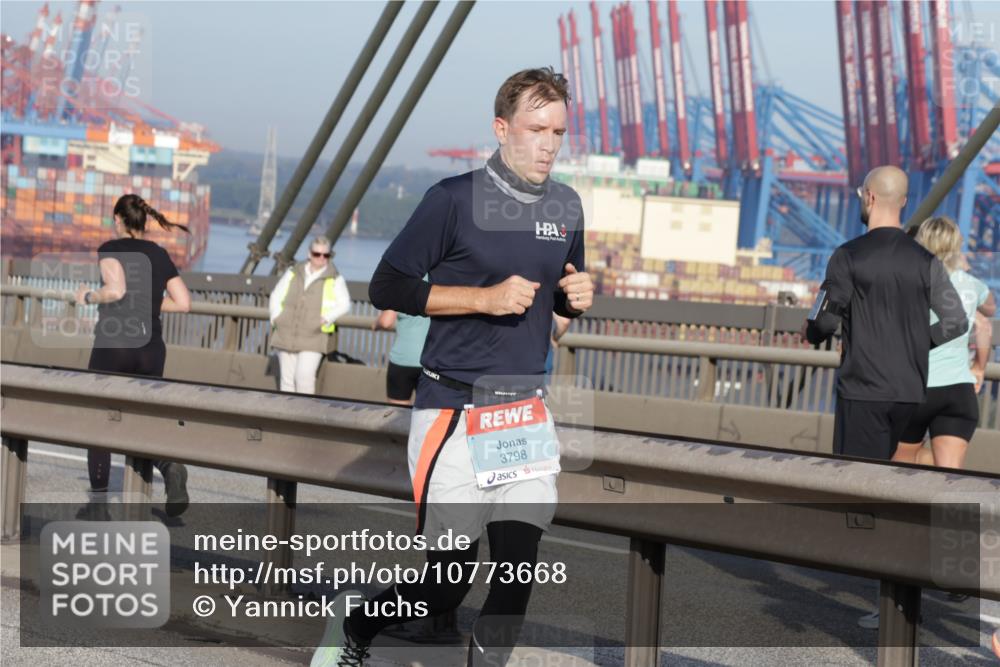 03.10.2026 - Köhlbrandbrückenlauf Yannick Fuchs http://msf.ph/oto/10773668 03.10.2026 09:36:52 Position 2 3798 meine-sportfotos.de