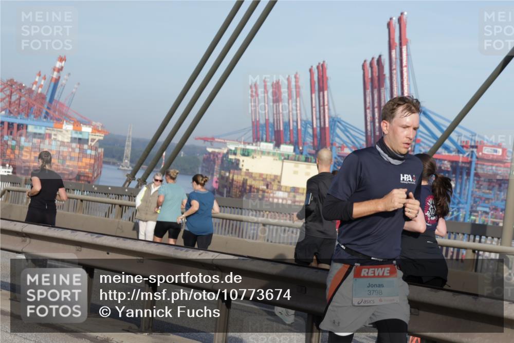 03.10.2026 - Köhlbrandbrückenlauf Yannick Fuchs http://msf.ph/oto/10773674 03.10.2026 09:36:53 Position 2 3798 meine-sportfotos.de