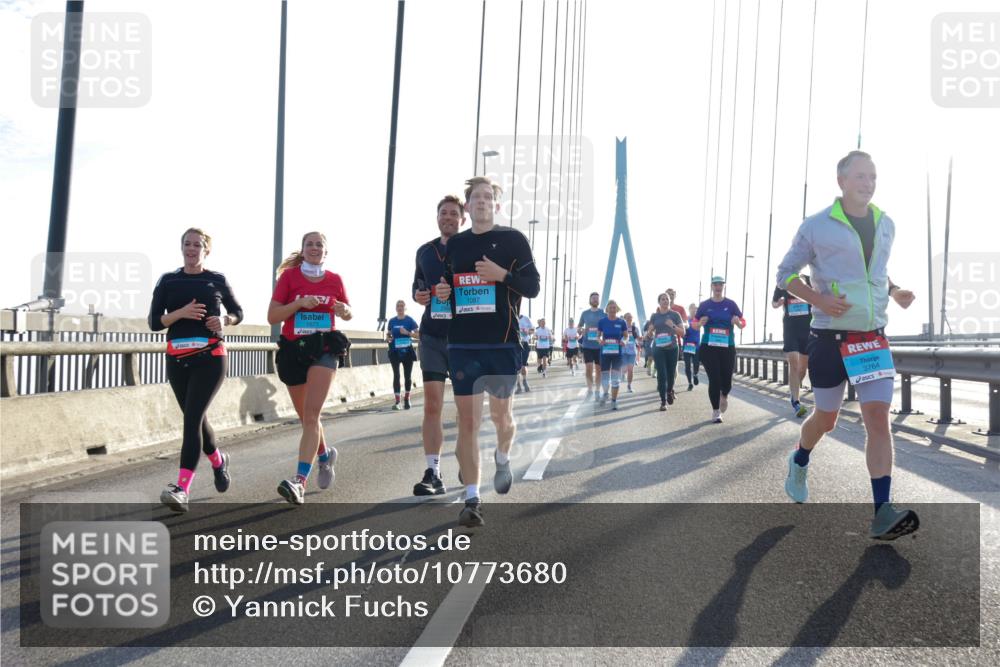 03.10.2026 - Köhlbrandbrückenlauf Yannick Fuchs http://msf.ph/oto/10773680 03.10.2026 09:32:29 Position 1 71677, 1087, 3764 meine-sportfotos.de