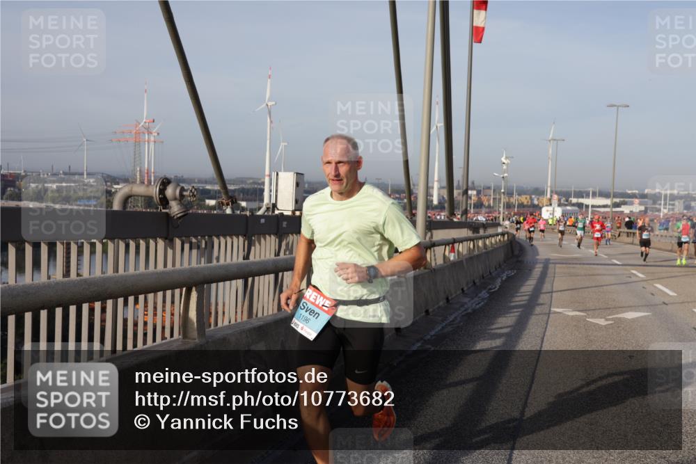03.10.2026 - Köhlbrandbrückenlauf Yannick Fuchs http://msf.ph/oto/10773682 03.10.2026 09:36:56 Position 2 1196 meine-sportfotos.de