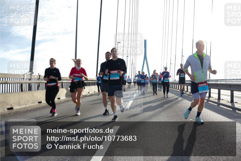 03.10.2026 - Köhlbrandbrückenlauf Yannick Fuchs http://msf.ph/oto/10773683 03.10.2026 09:32:29 Position 1 1087, 3764 meine-sportfotos.de
