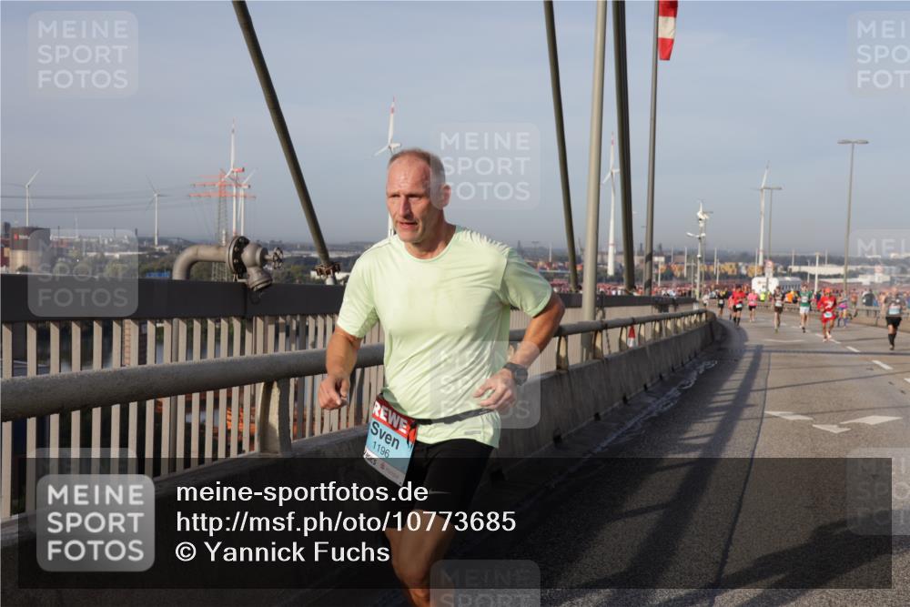 03.10.2026 - Köhlbrandbrückenlauf Yannick Fuchs http://msf.ph/oto/10773685 03.10.2026 09:36:56 Position 2 1196 meine-sportfotos.de