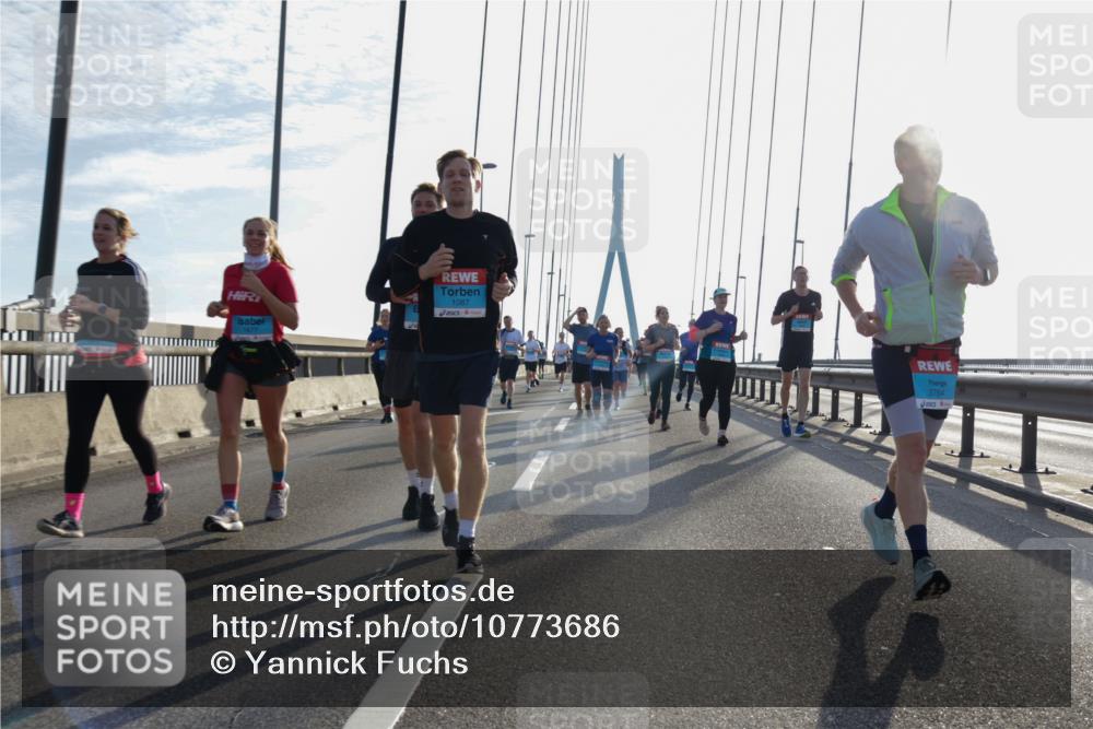 03.10.2026 - Köhlbrandbrückenlauf Yannick Fuchs http://msf.ph/oto/10773686 03.10.2026 09:32:29 Position 1 1087, 3764 meine-sportfotos.de