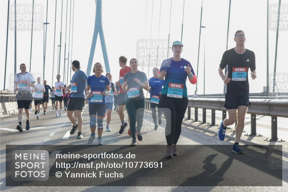 03.10.2026 - Köhlbrandbrückenlauf Yannick Fuchs http://msf.ph/oto/10773691 03.10.2026 09:32:30 Position 1 2681, 2482 meine-sportfotos.de