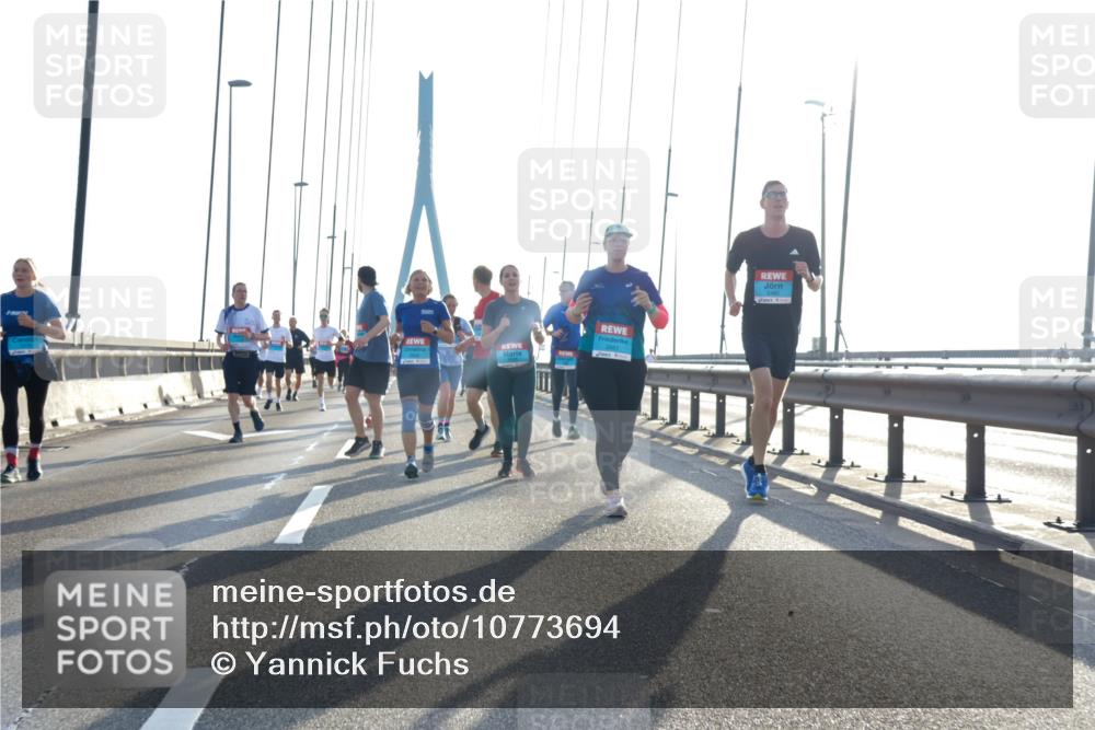03.10.2026 - Köhlbrandbrückenlauf Yannick Fuchs http://msf.ph/oto/10773694 03.10.2026 09:32:30 Position 1 2681 meine-sportfotos.de