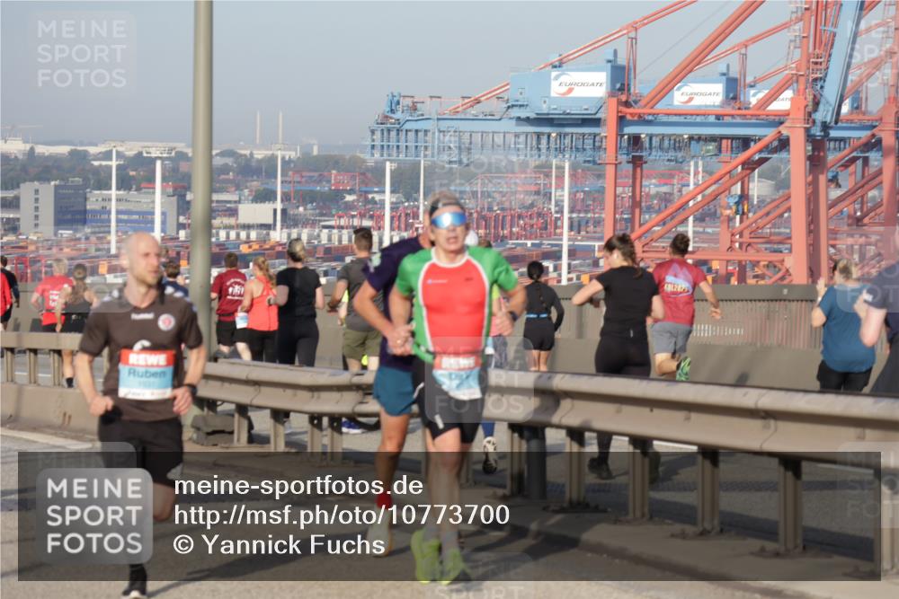 03.10.2026 - Köhlbrandbrückenlauf Yannick Fuchs http://msf.ph/oto/10773700 03.10.2026 09:36:59 Position 2 2075 meine-sportfotos.de
