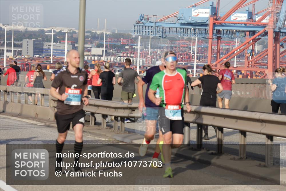 03.10.2026 - Köhlbrandbrückenlauf Yannick Fuchs http://msf.ph/oto/10773703 03.10.2026 09:36:59 Position 2 2025 meine-sportfotos.de