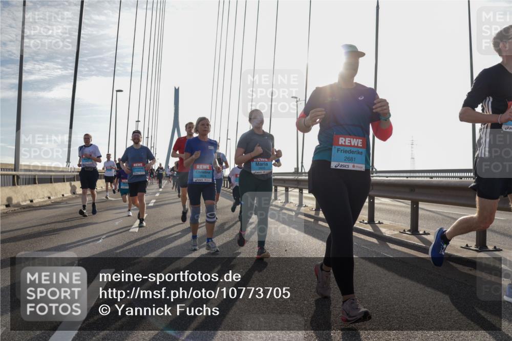 03.10.2026 - Köhlbrandbrückenlauf Yannick Fuchs http://msf.ph/oto/10773705 03.10.2026 09:32:33 Position 1 2605, 2681 meine-sportfotos.de