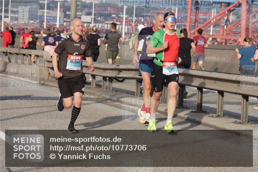 03.10.2026 - Köhlbrandbrückenlauf Yannick Fuchs http://msf.ph/oto/10773706 03.10.2026 09:36:59 Position 2 1531, 8, 16, 2025, 1479 meine-sportfotos.de