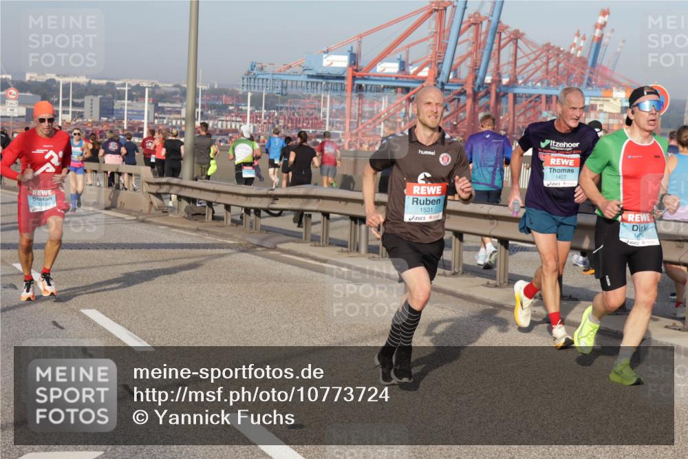 03.10.2026 - Köhlbrandbrückenlauf Yannick Fuchs http://msf.ph/oto/10773724 03.10.2026 09:37:01 Position 2 1370, 1531, 1427, 1479 meine-sportfotos.de
