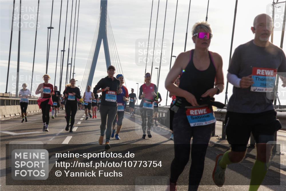 03.10.2026 - Köhlbrandbrückenlauf Yannick Fuchs http://msf.ph/oto/10773754 03.10.2026 09:32:36 Position 1 2928, 2842 meine-sportfotos.de