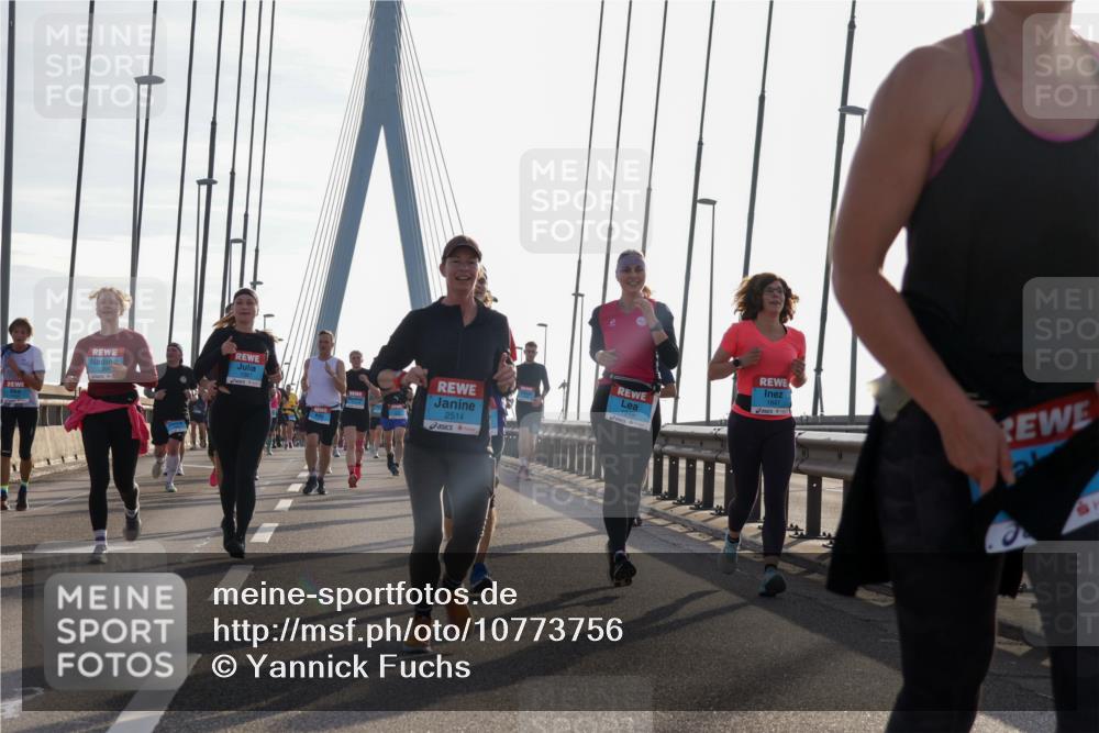 03.10.2026 - Köhlbrandbrückenlauf Yannick Fuchs http://msf.ph/oto/10773756 03.10.2026 09:32:37 Position 1 2514, 1847, 1849 meine-sportfotos.de