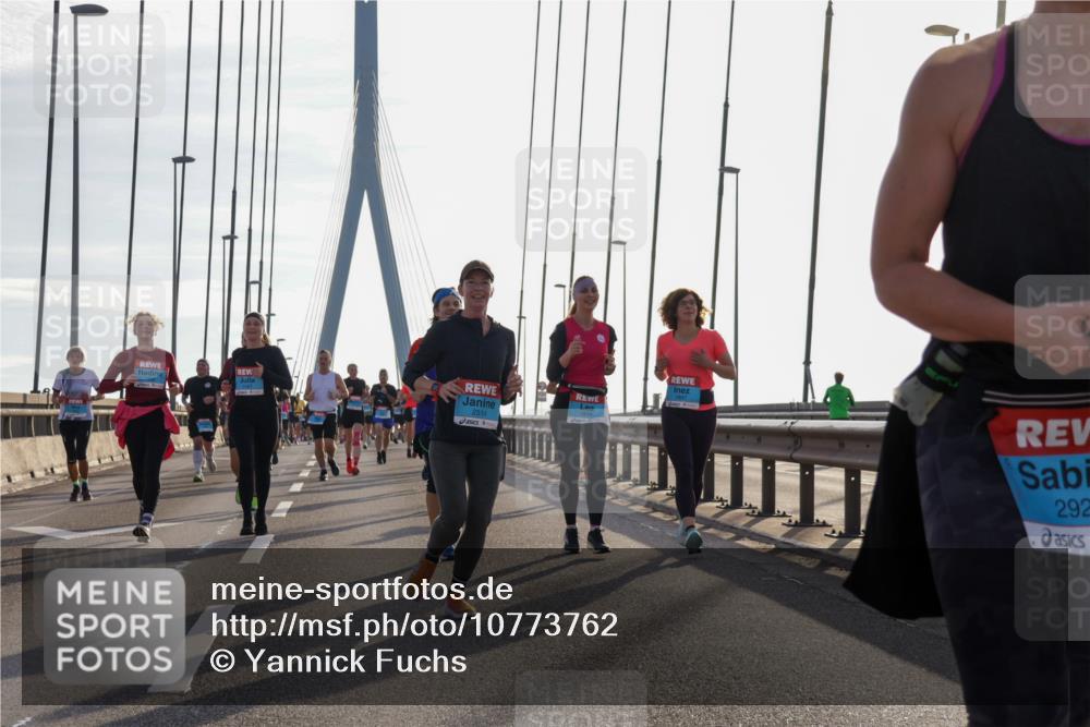 03.10.2026 - Köhlbrandbrückenlauf Yannick Fuchs http://msf.ph/oto/10773762 03.10.2026 09:32:37 Position 1 2514, 1847, 292 meine-sportfotos.de