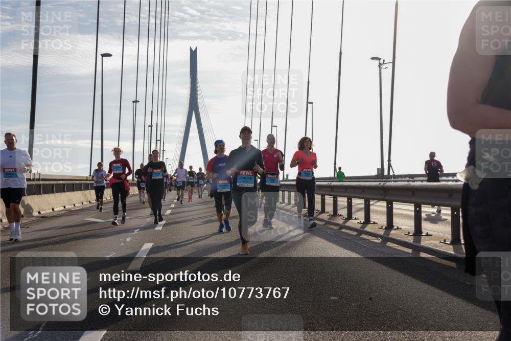 03.10.2026 - Köhlbrandbrückenlauf Yannick Fuchs http://msf.ph/oto/10773767 03.10.2026 09:32:38 Position 1  meine-sportfotos.de