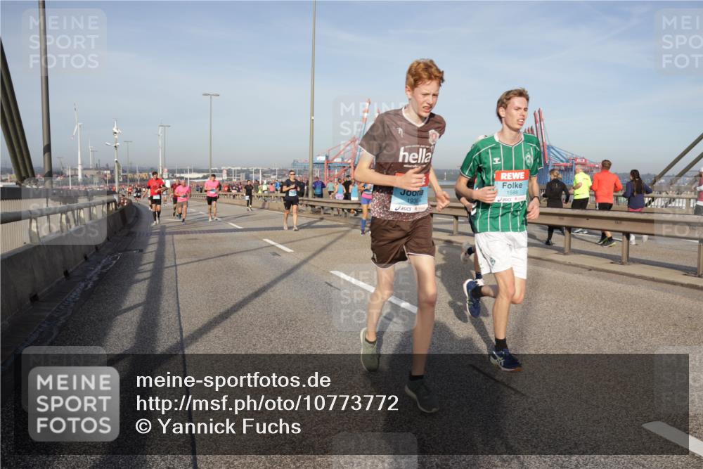 03.10.2026 - Köhlbrandbrückenlauf Yannick Fuchs http://msf.ph/oto/10773772 03.10.2026 09:37:06 Position 2 1936, 1588 meine-sportfotos.de