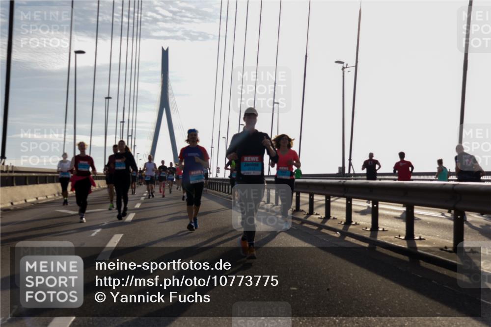 03.10.2026 - Köhlbrandbrückenlauf Yannick Fuchs http://msf.ph/oto/10773775 03.10.2026 09:32:38 Position 1  meine-sportfotos.de