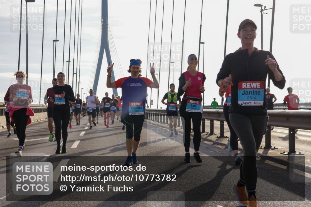 03.10.2026 - Köhlbrandbrückenlauf Yannick Fuchs http://msf.ph/oto/10773782 03.10.2026 09:32:39 Position 1 1567, 1849, 2514, 1837 meine-sportfotos.de