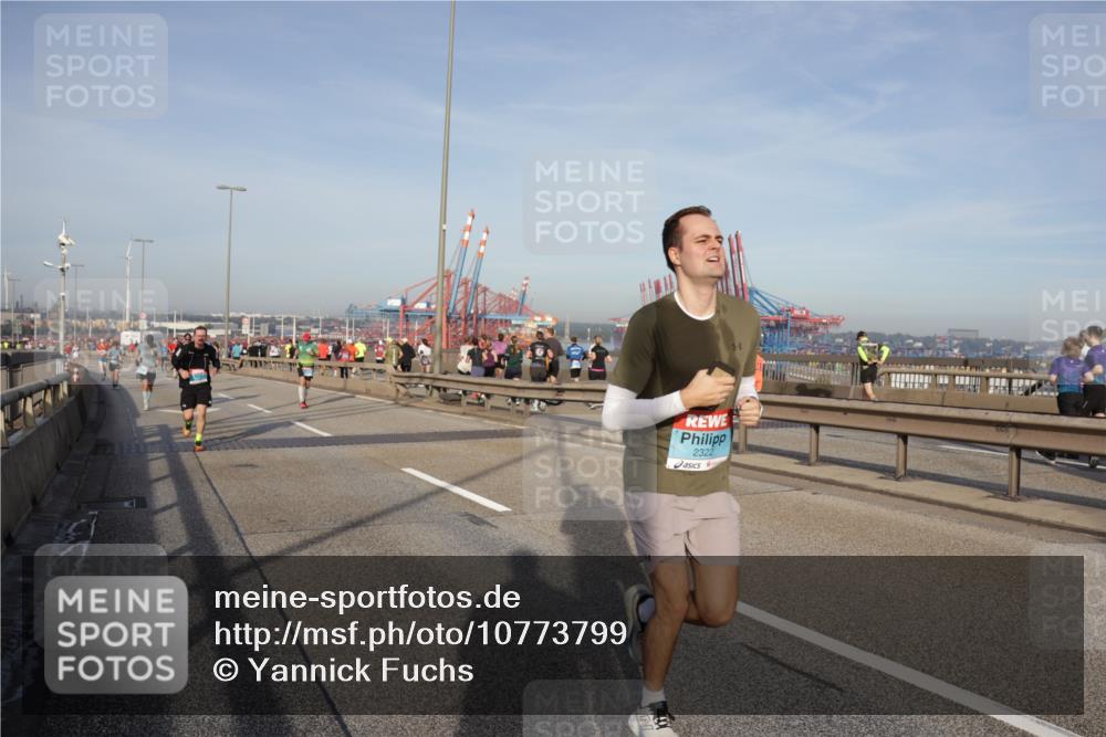 03.10.2026 - Köhlbrandbrückenlauf Yannick Fuchs http://msf.ph/oto/10773799 03.10.2026 09:37:19 Position 2 2322 meine-sportfotos.de